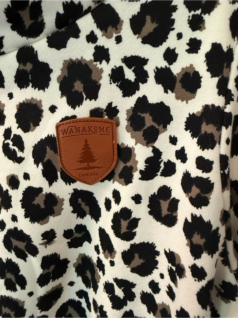 NEW Wanakome Leopard Print Pullover Hoodie White & Black MEDIUM - Picture 2 of 5